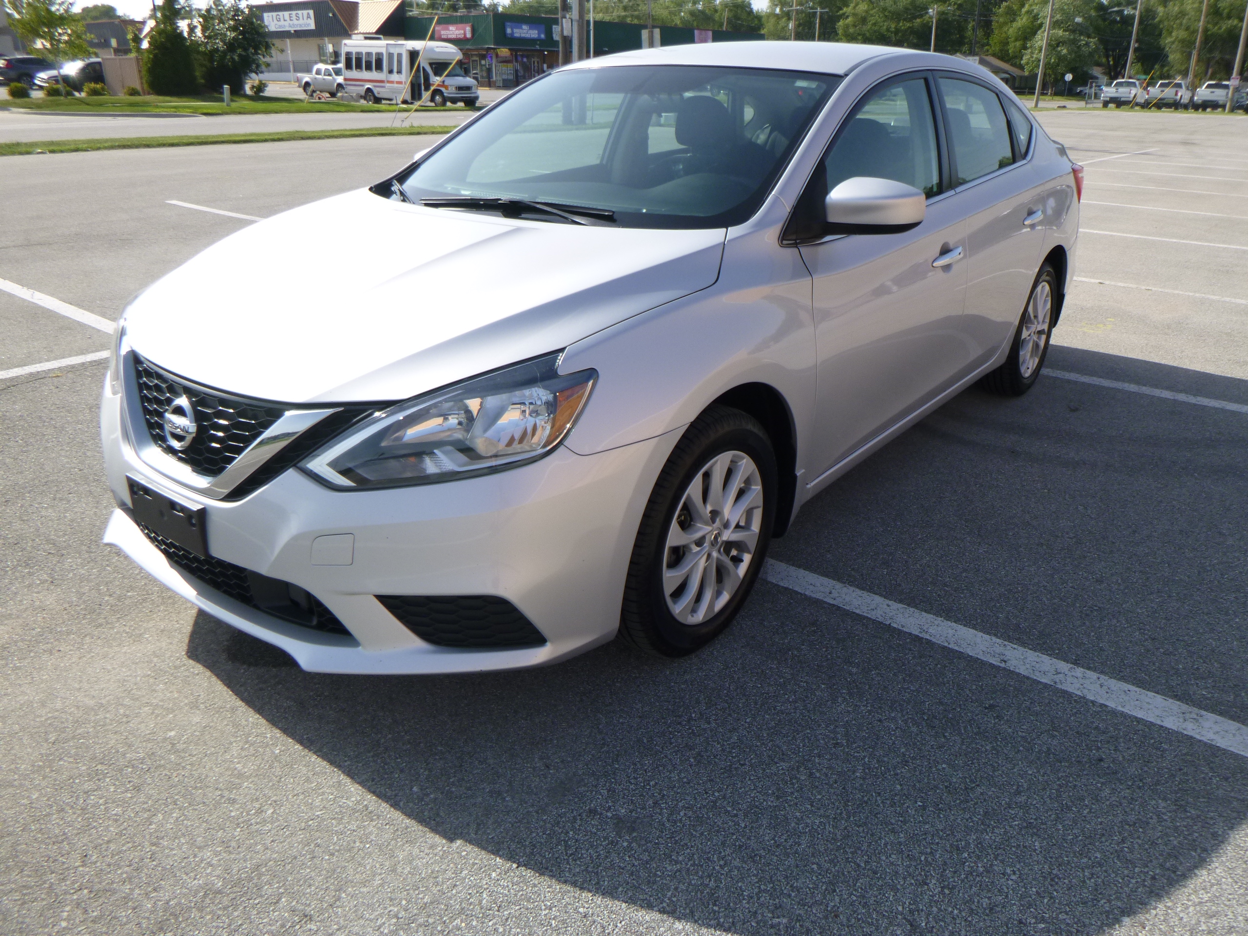 Used 2019 Nissan Sentra SV FWD image 2