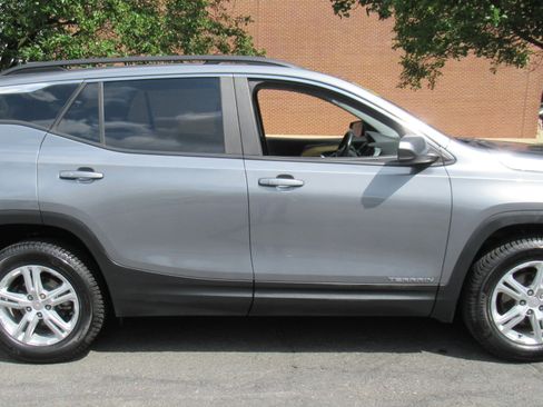 Used 2021 GMC Terrain AWD SLE image 5