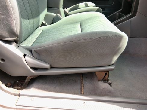 Used 2004 Nissan Frontier XE image 30