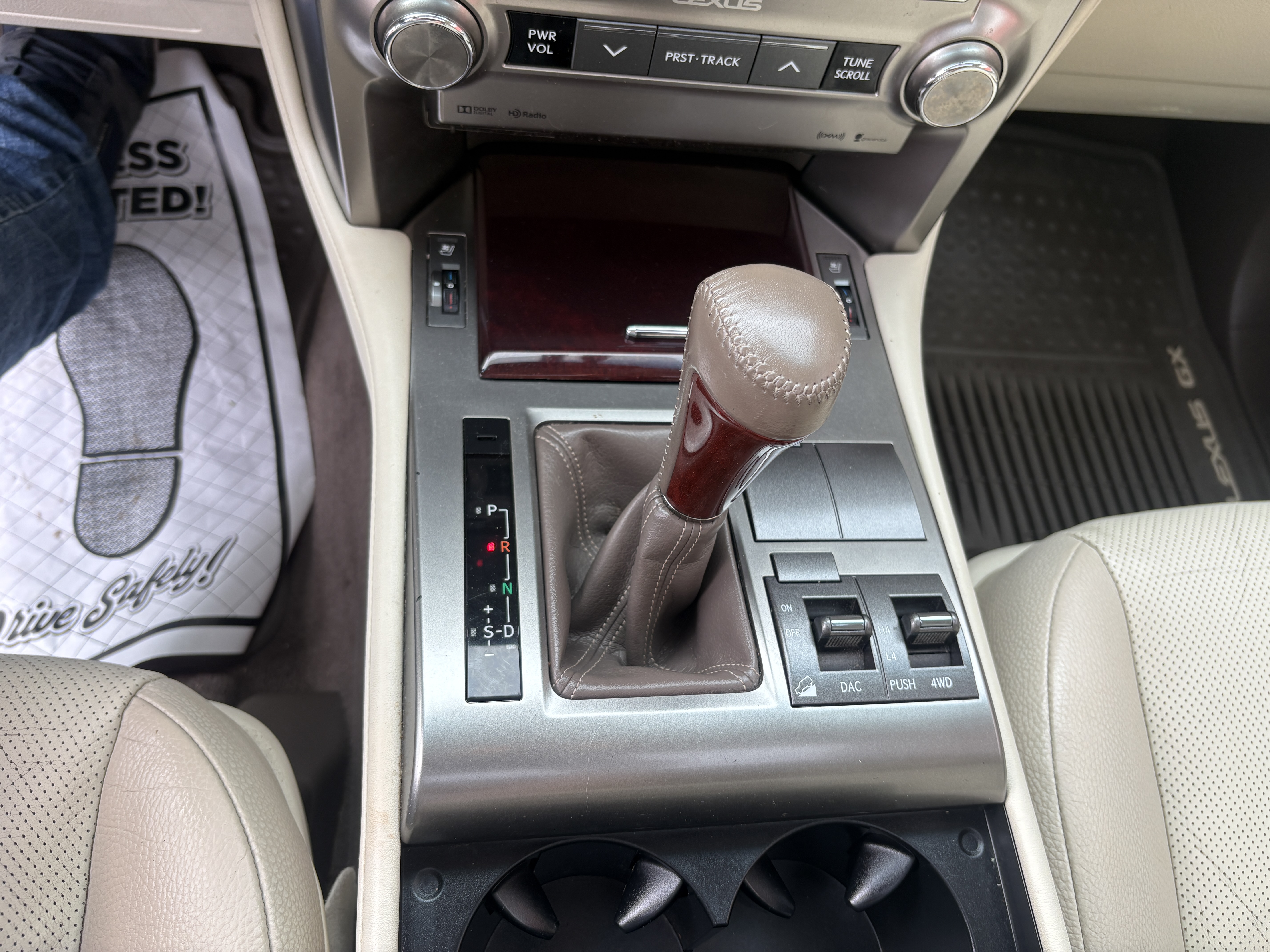 Used 2016 Lexus GX 460 4WD Premium 4.6L 8-Cyl SUV image 18