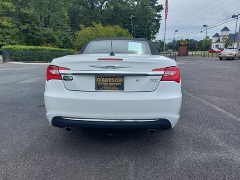 Used 2011 Chrysler 200 Touring image 12