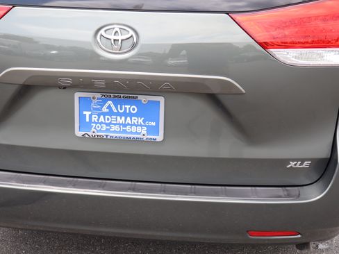 Used 2013 Toyota Sienna XLE Minivan FWD image 11