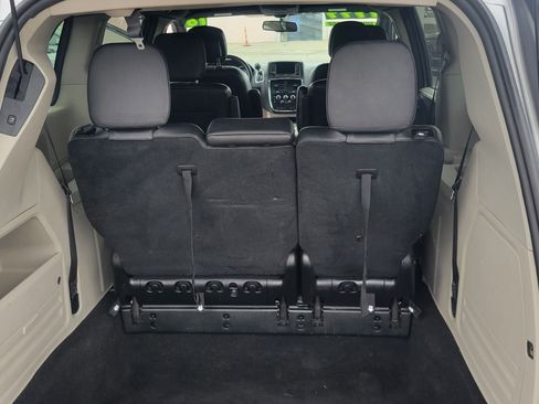 Used 2018 Dodge Grand Caravan SXT image 8