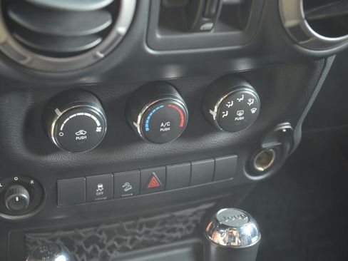 Used 2016 Jeep Wrangler 4WD Unlimited Sport S image 18
