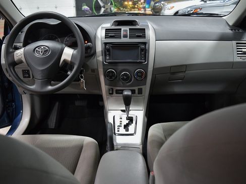 Used 2013 Toyota Corolla LE image 21