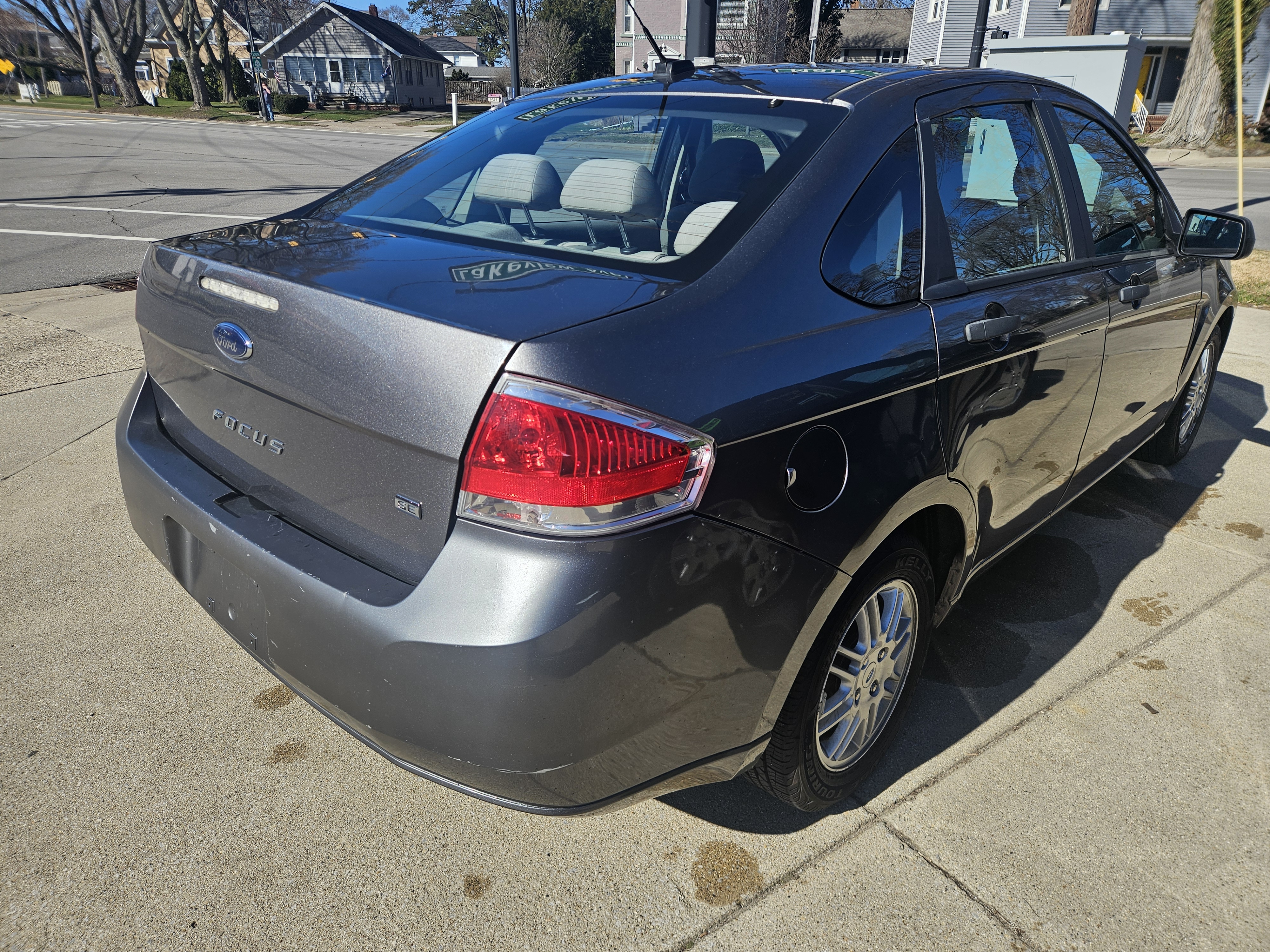 Used 2010 Ford Focus SE Sedan FWD image 4