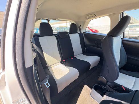 Used 2012 Toyota Yaris 2-Door Hatchback FWD image 18