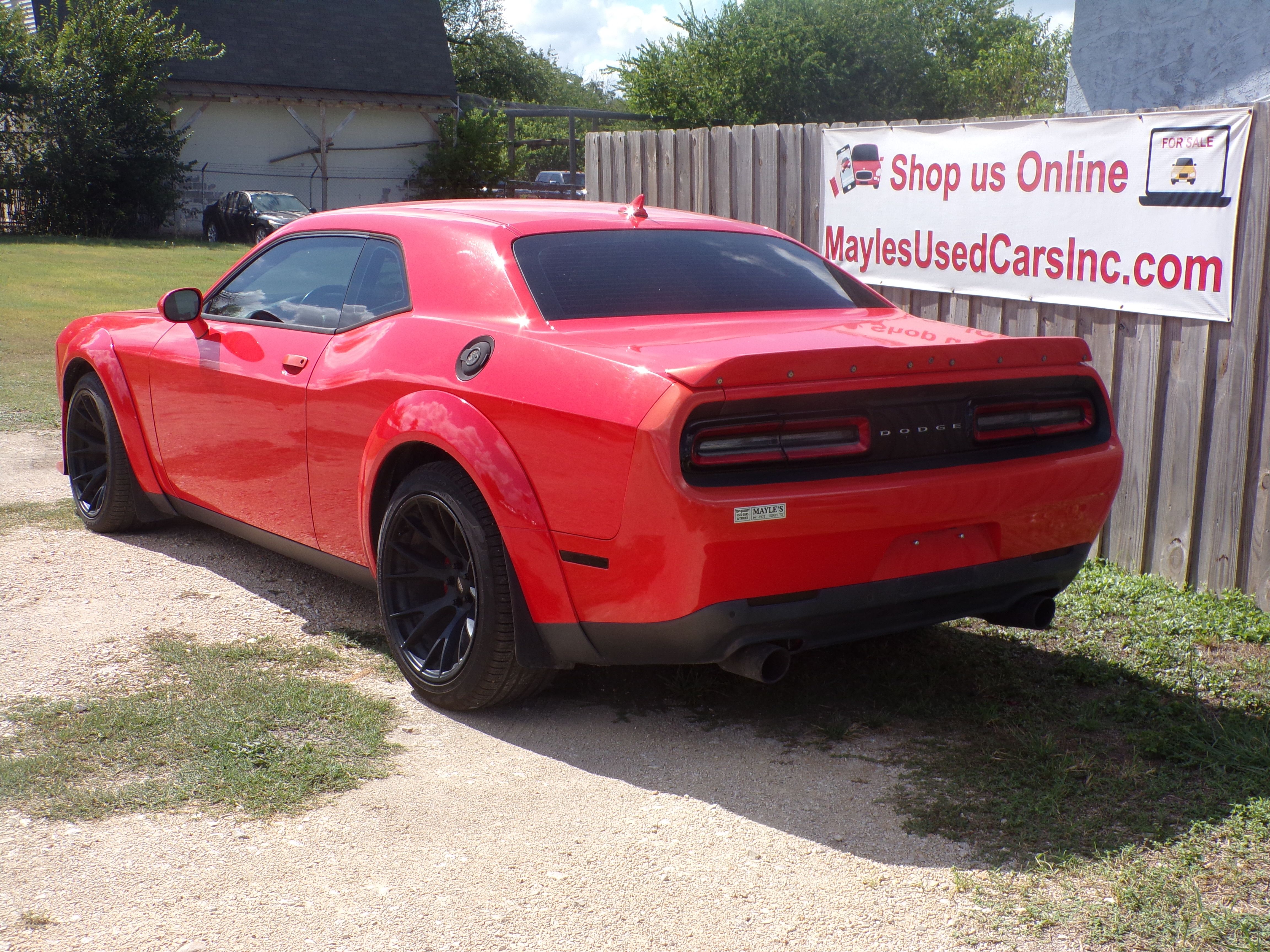 Used 2016 Dodge Challenger SXT RWD image 3