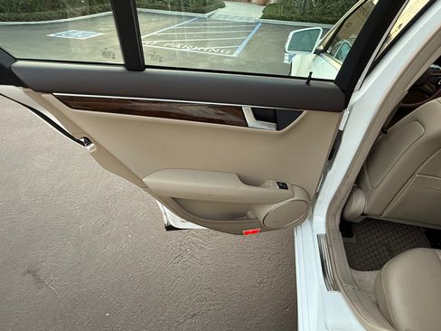 Used 2013 Mercedes-Benz C 250 image 11