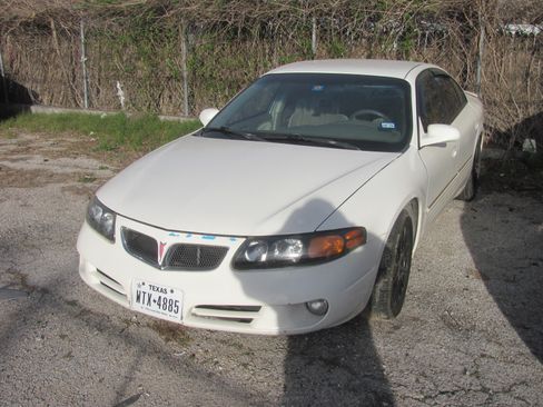 Used 2002 Pontiac Bonneville SE image 3