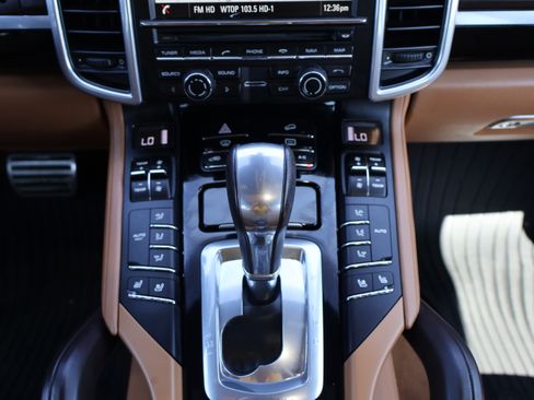 Used 2016 Porsche Cayenne S image 20