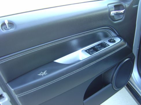 Used 2016 Jeep Compass Latitude image 9