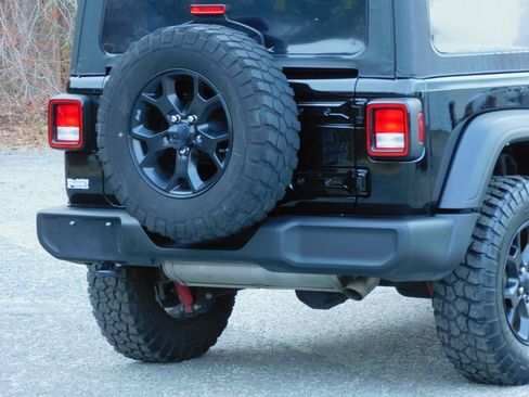 Used 2022 Jeep Wrangler Willys image 9