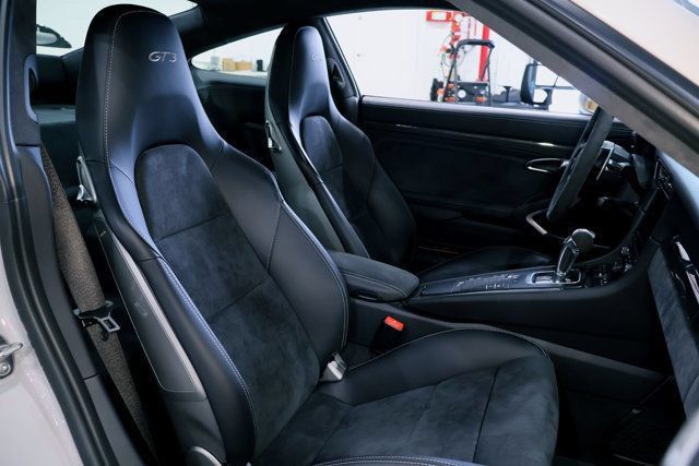 Used 2018 Porsche 911 GT3 RWD image 22