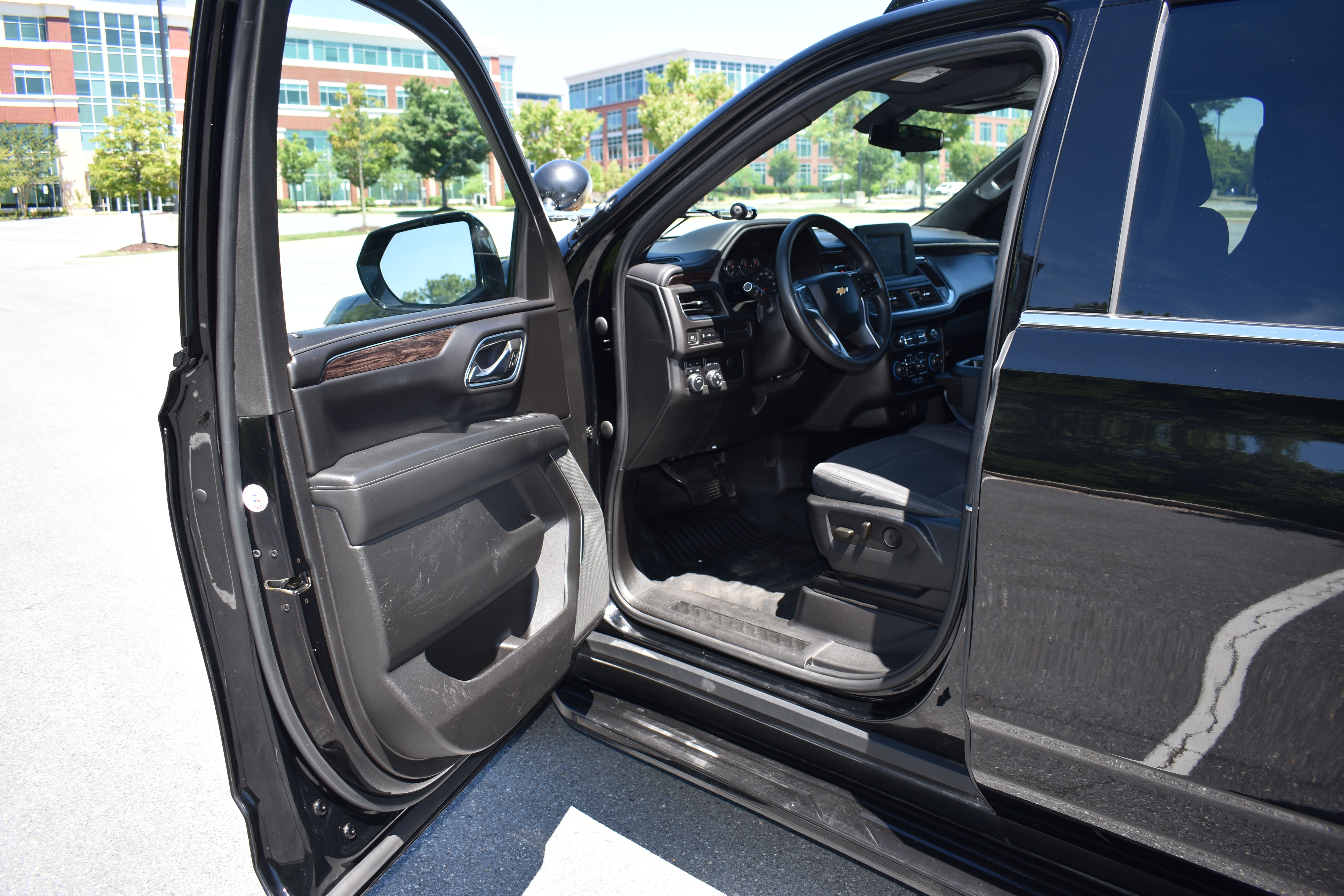 Used 2023 Chevrolet Tahoe 4WD image 17