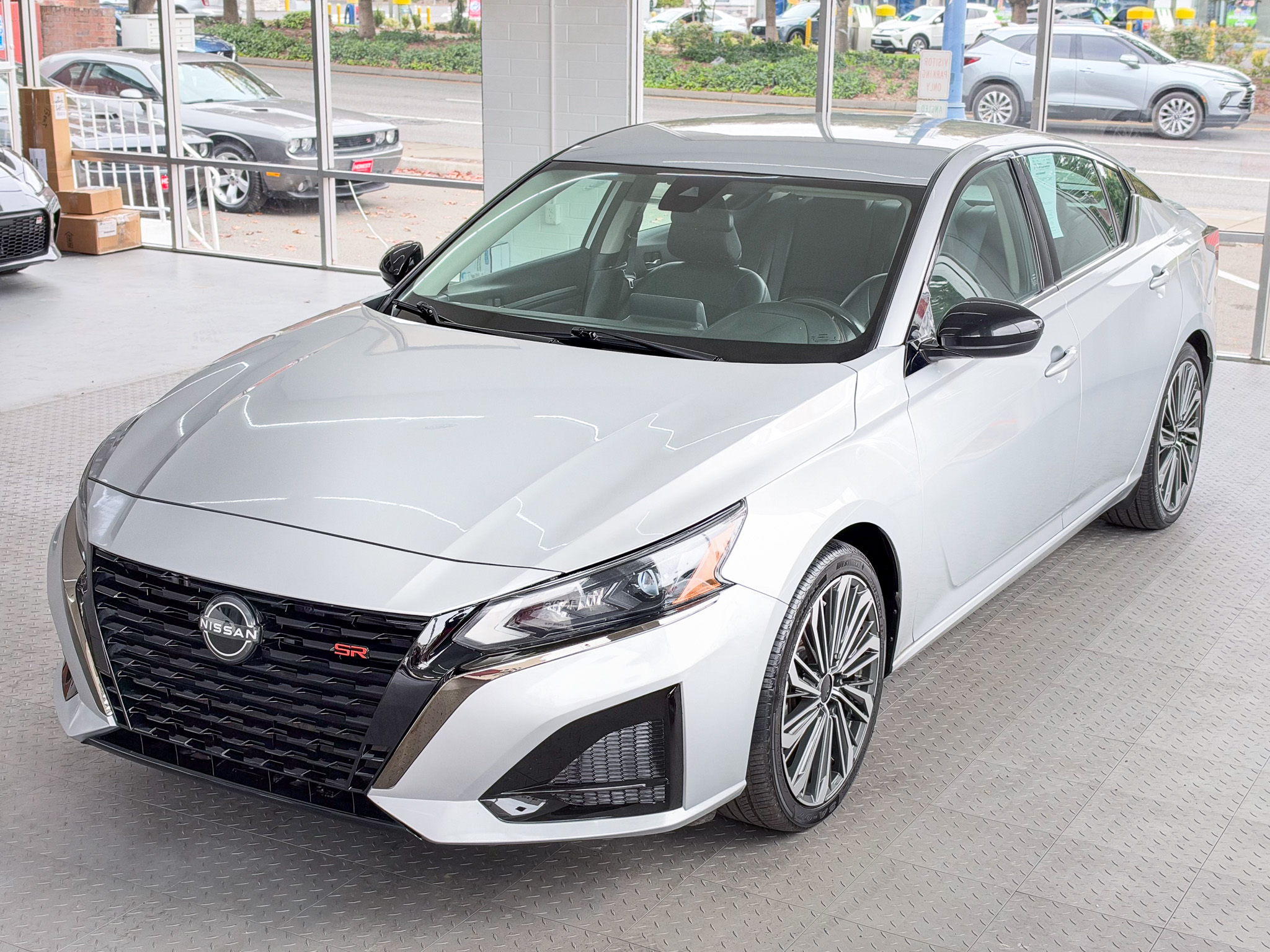 Used 2023 Nissan Altima 2.5 SR FWD image 3