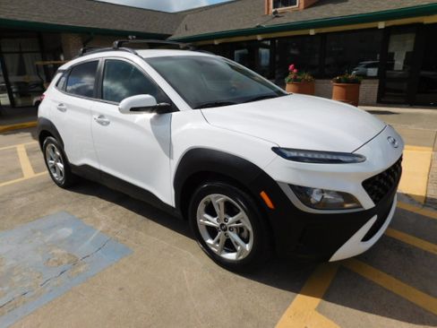 Used 2022 Hyundai Kona SEL image 2