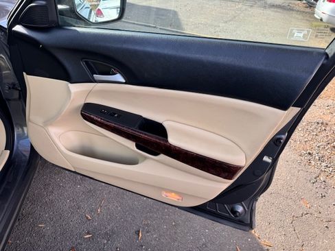 Used 2012 Honda Crosstour EX image 13