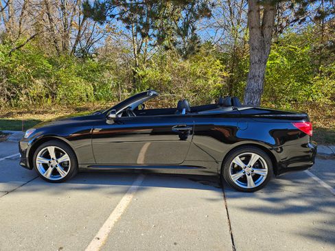 Used 2015 Lexus IS 250C image 2