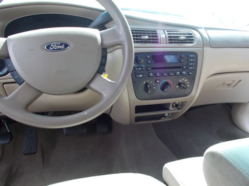 Used 2006 Ford Taurus SE FWD image 14