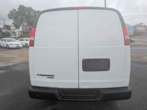 Used 2015 Chevrolet Express 3500 image 4