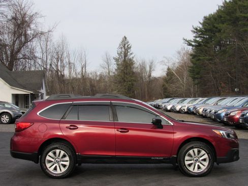 Used 2017 Subaru Outback 2.5i Premium image 13