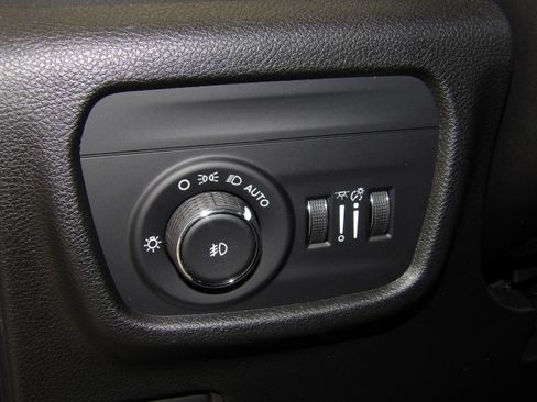 Used 2025 Jeep Grand Cherokee L Limited image 29