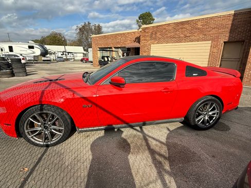 Used 2013 Ford Mustang GT image 3