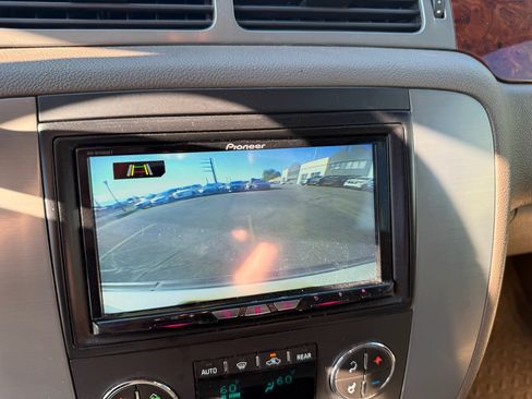 Used 2011 GMC Yukon XL SLT image 23