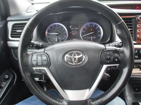 Used 2018 Toyota Highlander XLE image 41