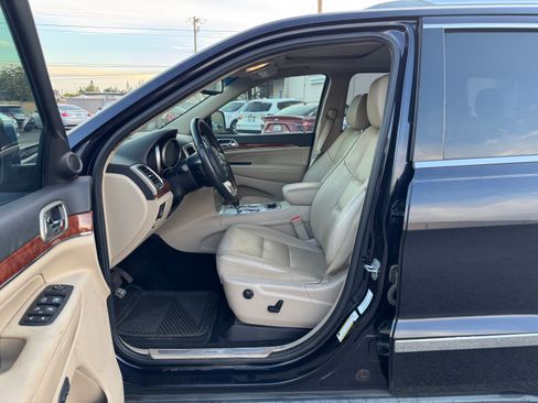 Used 2011 Jeep Grand Cherokee Limited image 15