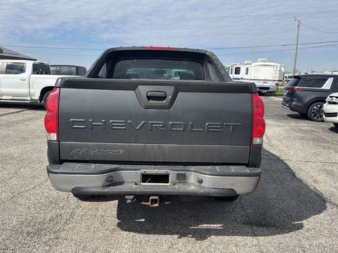 Used 2003 Chevrolet Avalanche image 2