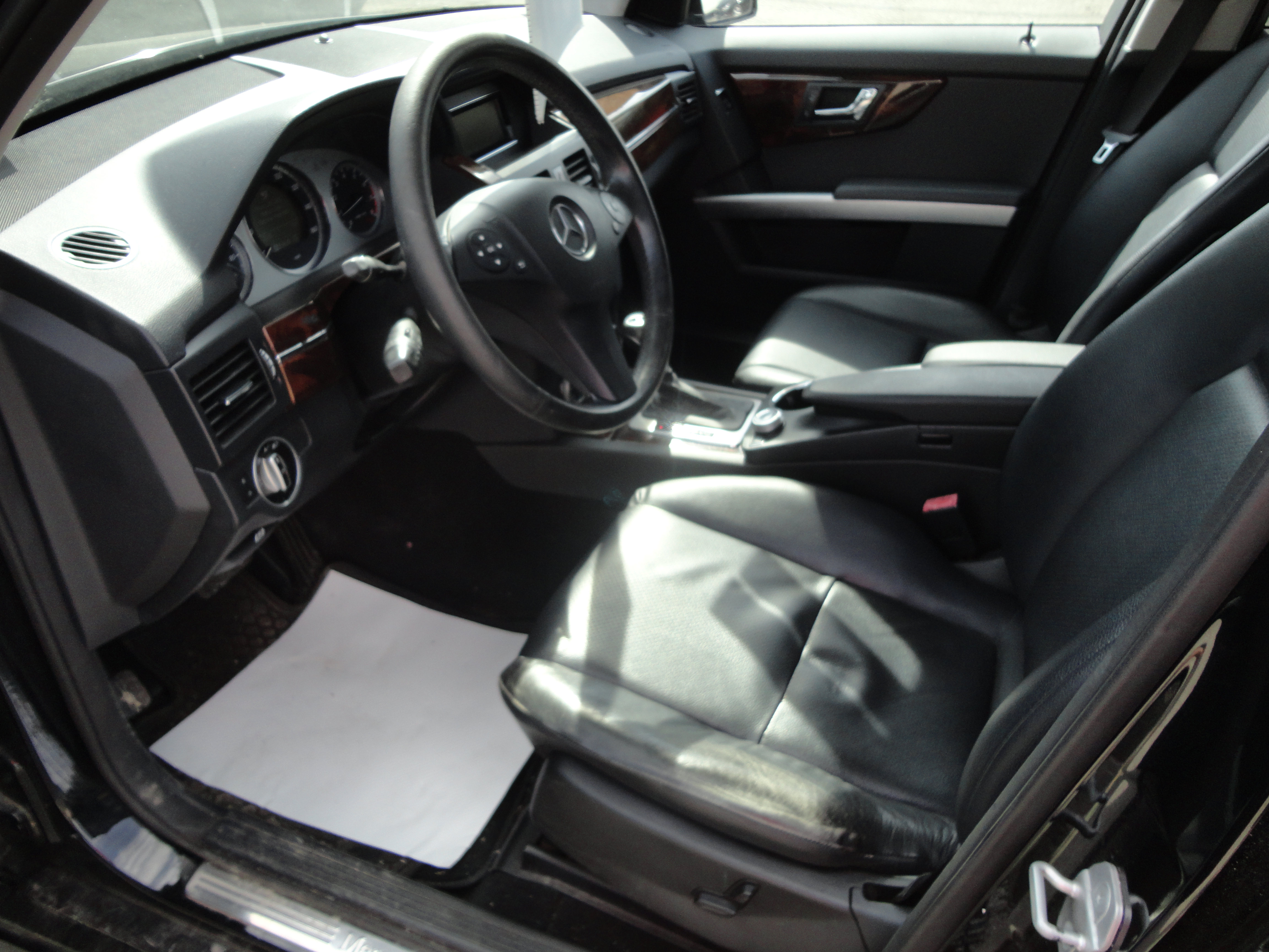 Used 2011 Mercedes-Benz GLK 350 4MATIC image 7