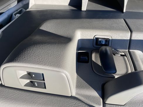 Used 2017 Chevrolet Express 2500 image 11