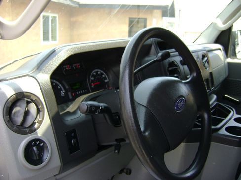 Used 2009 Ford E-150 and Econoline 150 image 8