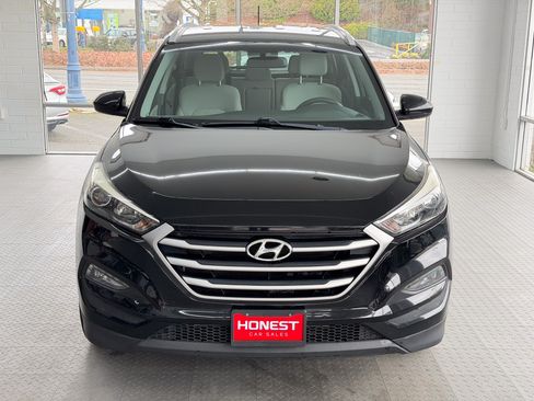 Used 2017 Hyundai Tucson SE image 2