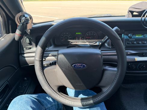 Used 2011 Ford Crown Victoria Police Interceptor RWD image 17