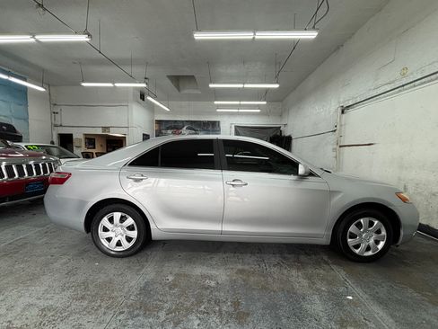 Used 2007 Toyota Camry LE FWD image 9