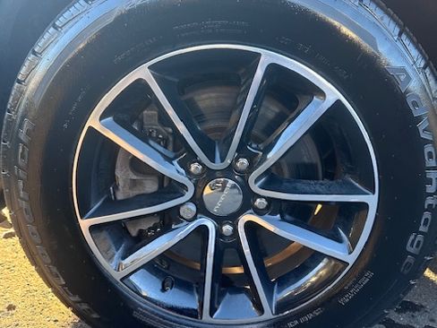 Used 2016 Dodge Grand Caravan SXT image 8