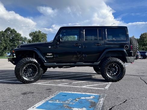 Used 2013 Jeep Wrangler Unlimited Sahara image 4