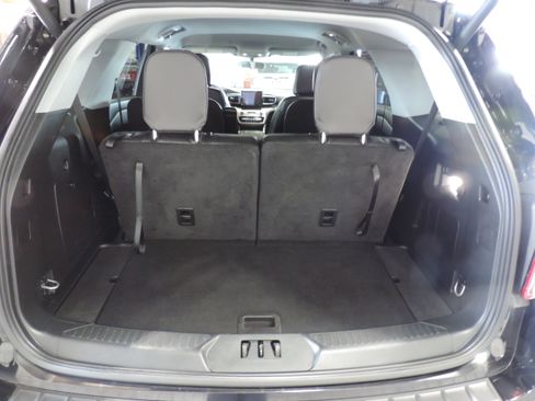 Used 2023 Ford Explorer 4WD XLT image 25