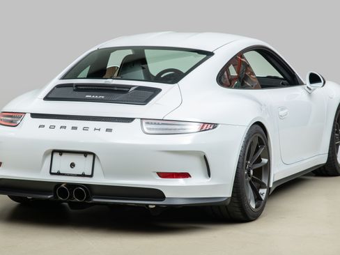 Used 2016 Porsche 911 R RWD image 8