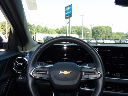 Used 2026 Chevrolet Equinox FWD LT w/ 1LT image 2