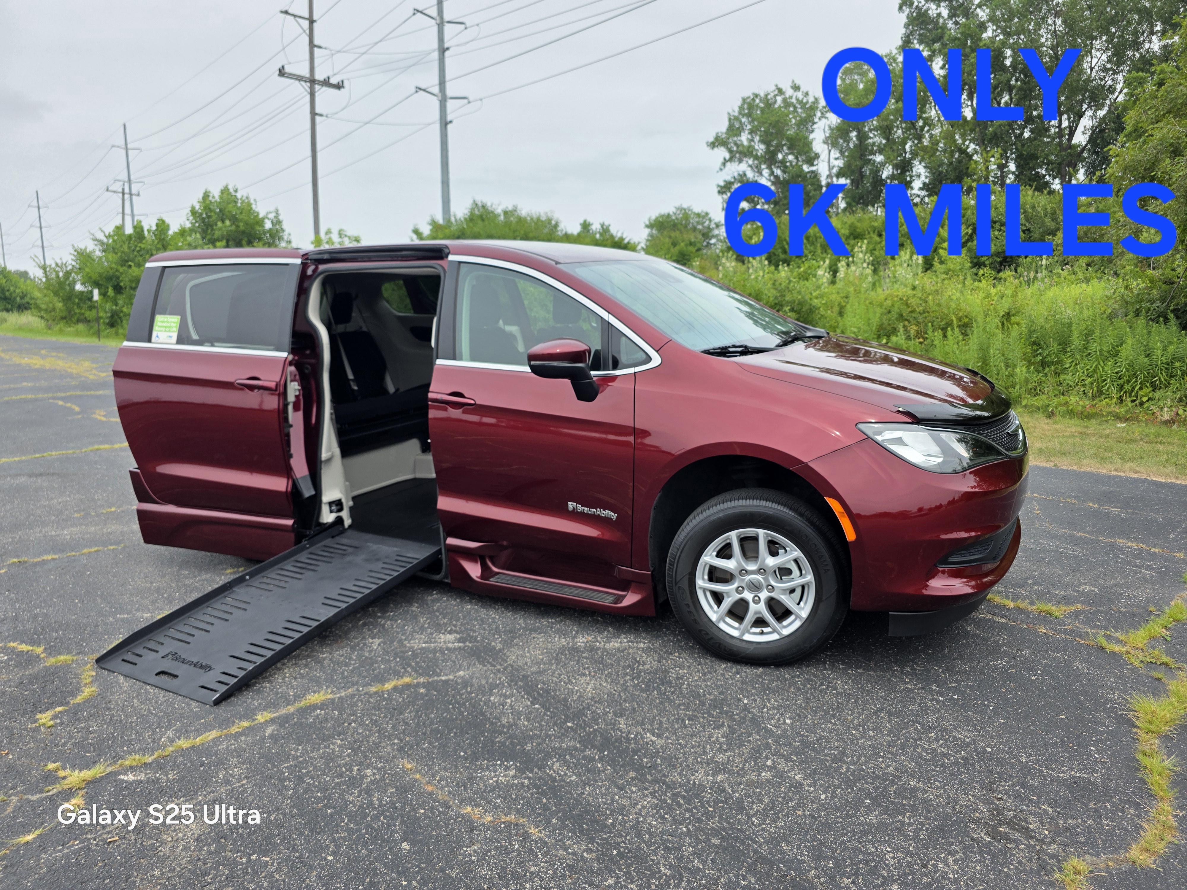 Used 2023 Chrysler Voyager LXi FWD image 1