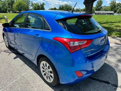 Used 2017 Hyundai Elantra GT Hatchback FWD image 3