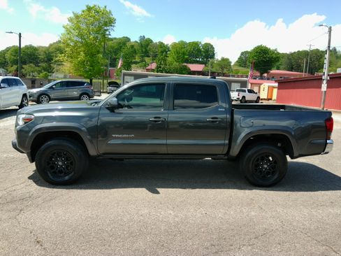 Used 2019 Toyota Tacoma 4x4 Double Cab SR5 image 11