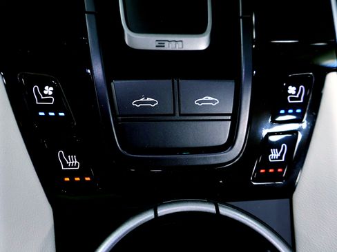 Used 2024 Porsche 911 Targa 4 GTS image 32