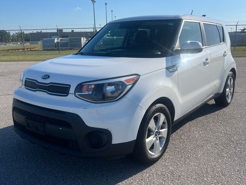 Used 2019 Kia Soul LX FWD image 2