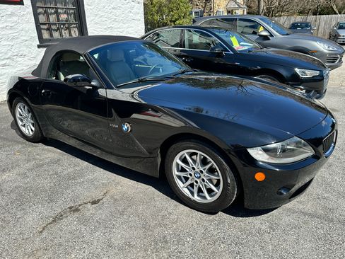 Used 2005 BMW Z4 2.5i image 8