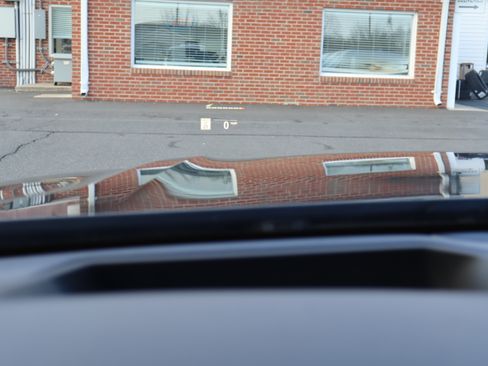 Used 2021 BMW 750i xDrive image 40